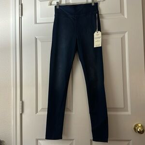 Lucky Brand Jeans Size M, “Lucky Legging” dark blue wash. NEW WITH TAGS
